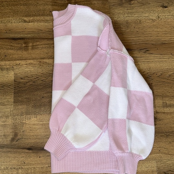 Pink and White Checkered Women's Sweater - Picture 3 of 11